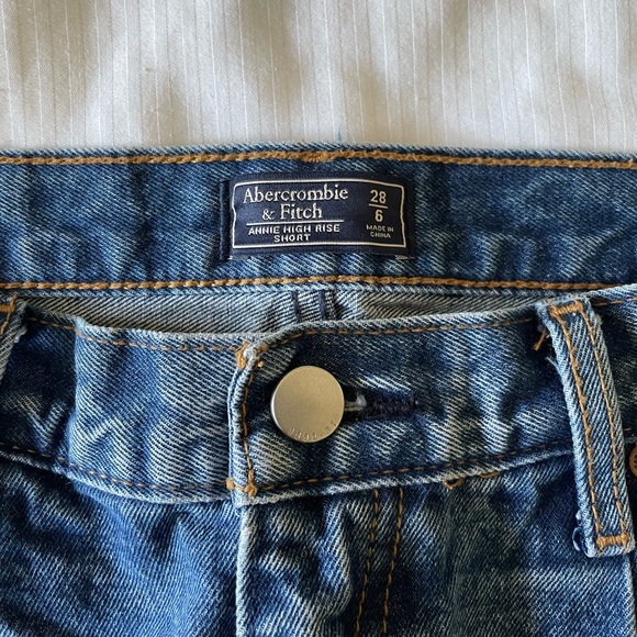 A&F High Waisted Denim Shorts - Picture 4 of 4